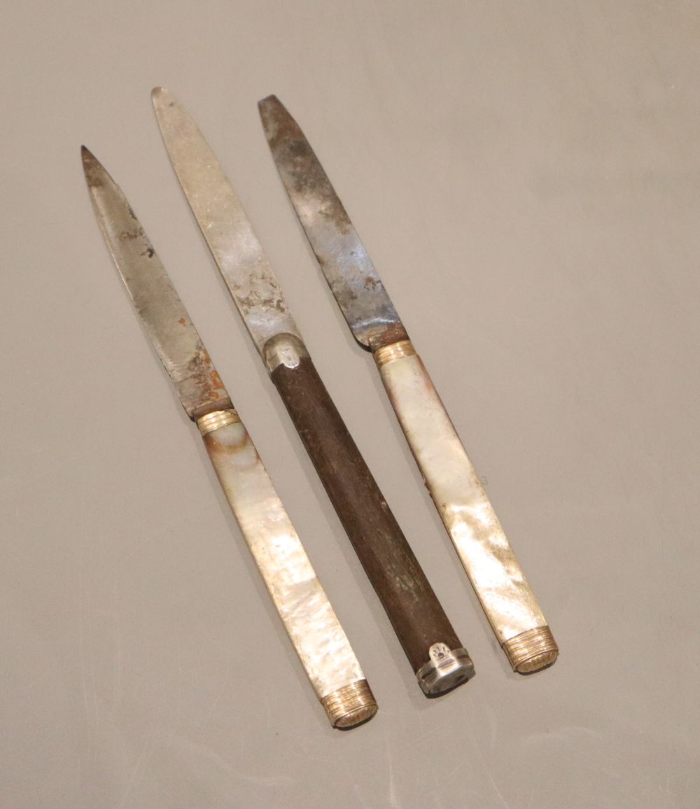 Three 19th century white of yellow metal collared knives, largest 19.9cm(a.f.).
